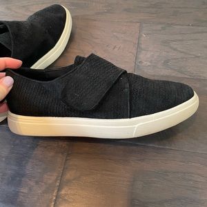 vaneli sport black velcro shoes